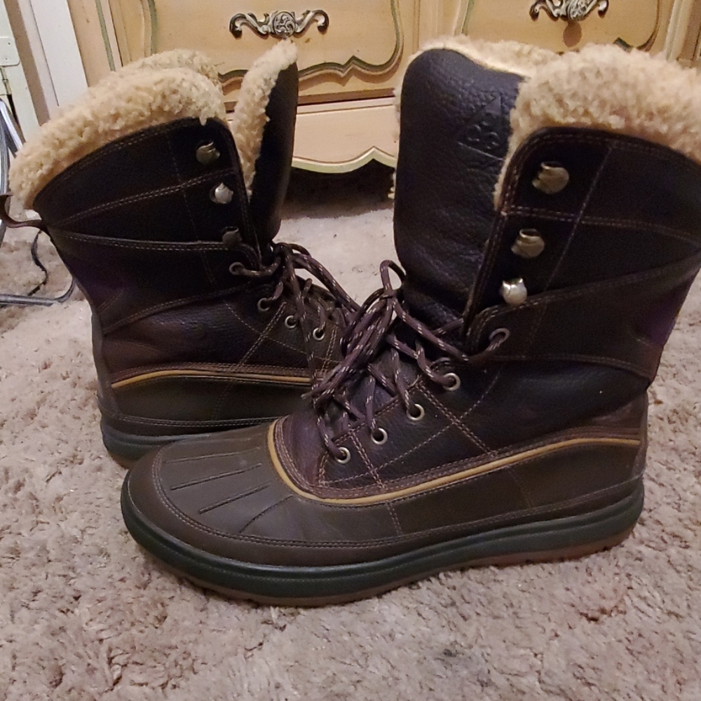 Nike Acg boots with fur (duck boots)